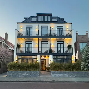  Hotel At Sea